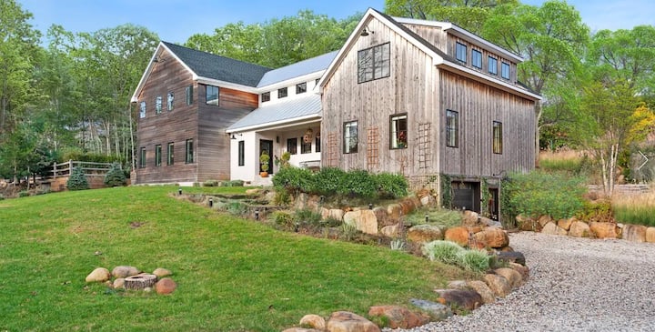 Modern Farmhouse In East Hampton With Beach Access - Amagansett, NY