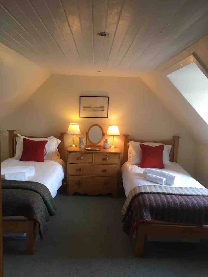 Plockton Seafront, Twin Room With Private Bathroom - Lochcarron