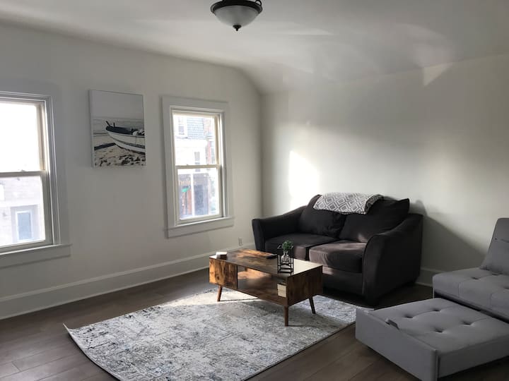 Downtown Olive Haven Loft (6 Blocks To Beach!) 🌊 - Two Rivers, WI