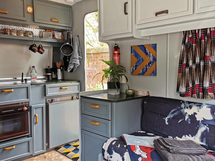 Quirky Vintage Caravan In Leafy Central Suburb - Stockport