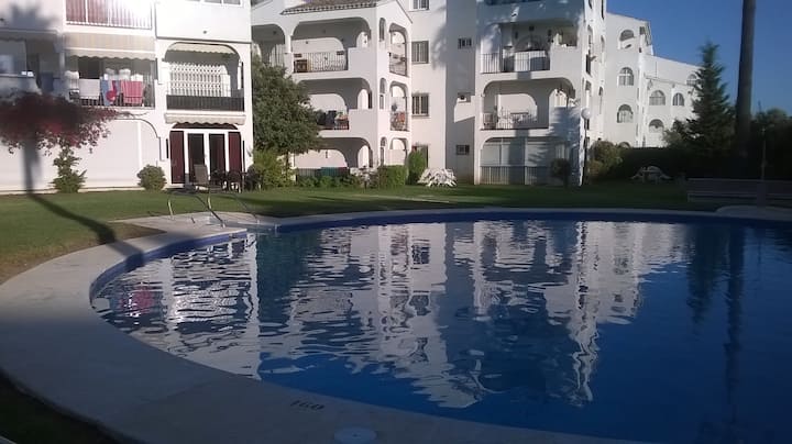 Apartamento Con Piscina Cerca De Playa. - Calahonda
