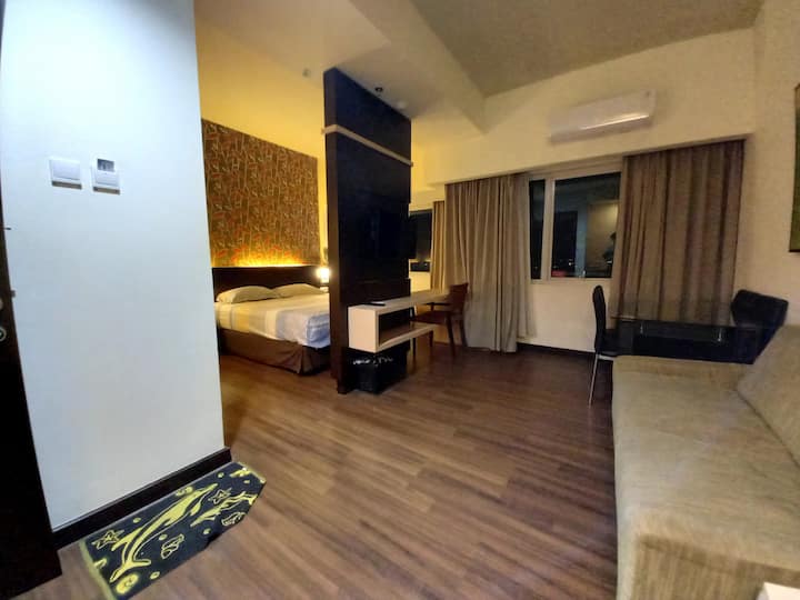 Luxury Deluxe Room Paragon Apartement - Surakarta