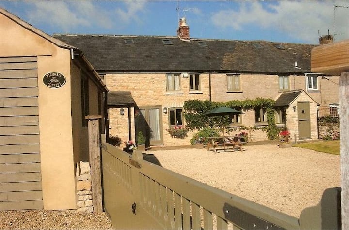 Cotswolds, Wychways Cottage, - Kingham