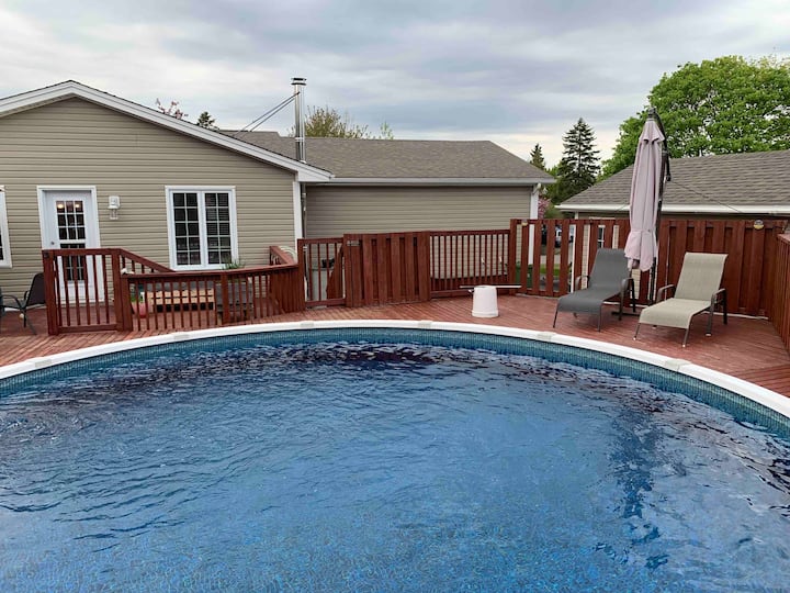 Swimming Pool, And Three Room Private Suite. - New Brunswick