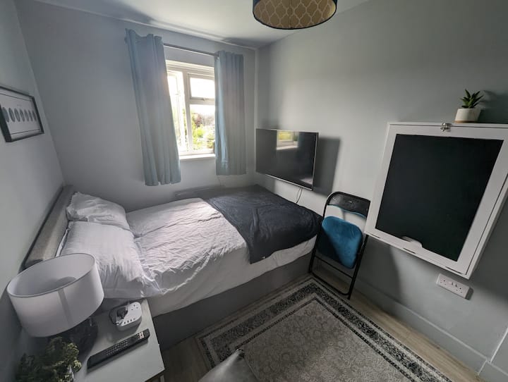 Small Double Bedroom - Nottingham
