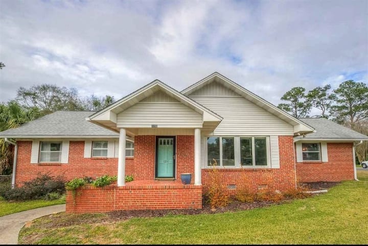 Spacious Downtown Home Near Fsu/famu-perfect For Families/pets-ample Parking! - Tallahassee, FL