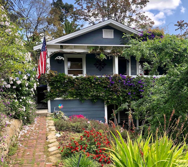 Cozy Vine-covered 1920's Cottage Style House - Arts District - Los Angeles