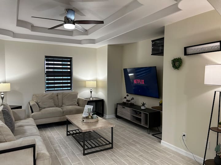 Cozy Family-sized Townhome - McAllen