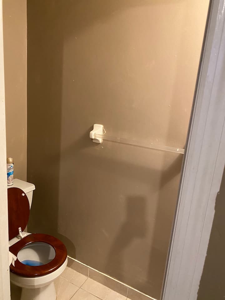 Private Room W/private Half Bathroom - Staten Island, NY