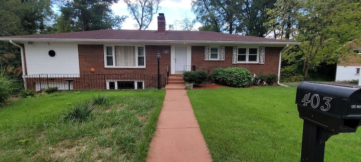 Spacious 4br House With Gameroom - Oxon Hill, MD