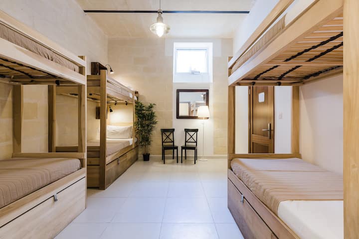 6 Bed Female Dorm_two Pillows Boutique Hostel - Malte