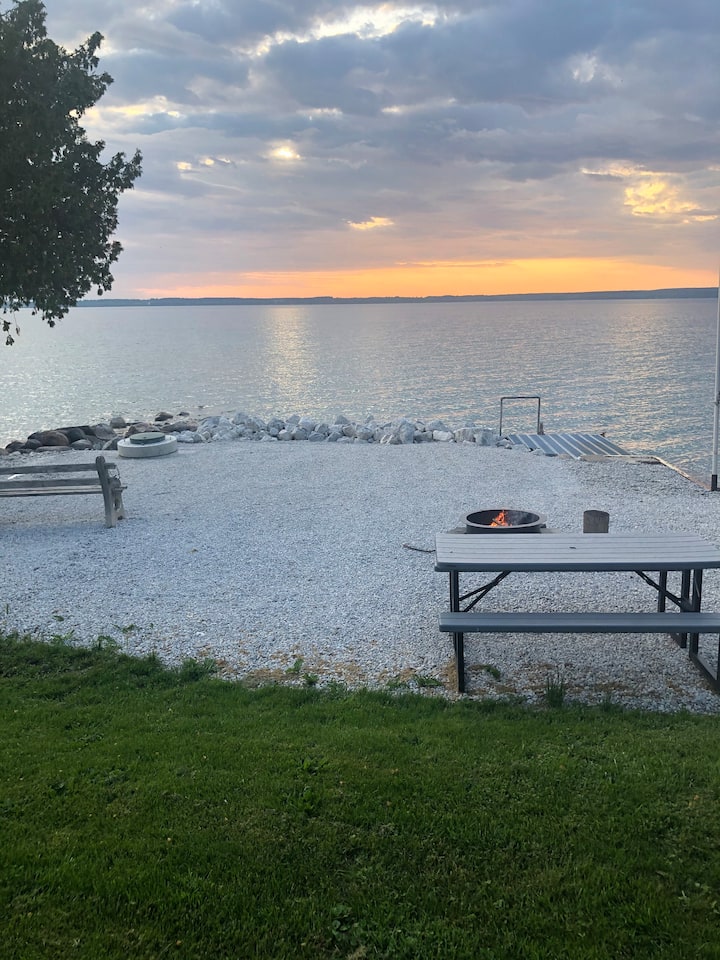 Waterfront Cottage Direct Access To Georgian Bay - Meaford