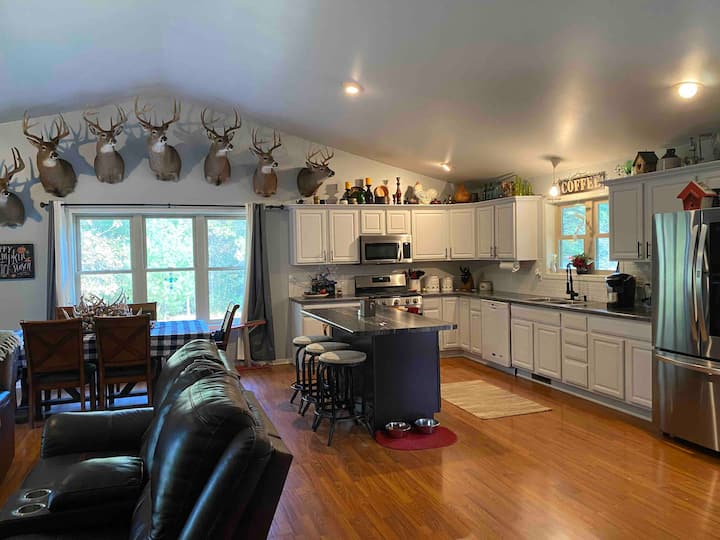 5 Bedroom Wooded Paradise (Mins From Wi Dells) - Wisconsin Dells