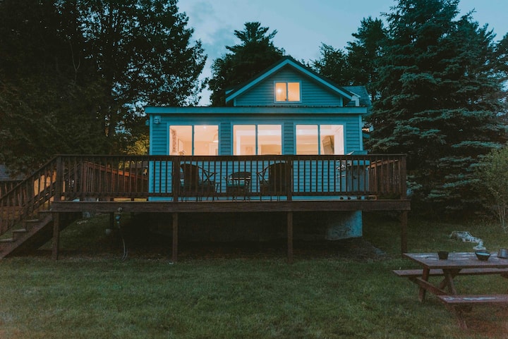 Little Landing Cottage- Cozy Lakefront Oasis - Monmouth, ME