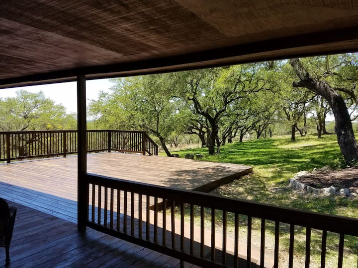 11 Acre Hill Country Retreat With A 2000sq Ft Deck - Dripping Springs, TX