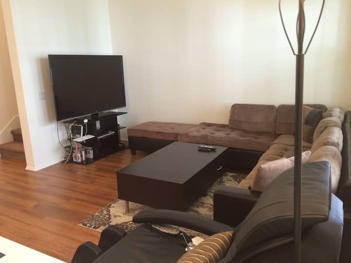 Townhouse King Size Bedroom In Chino 24hr Gym 中文可 - Chino, CA