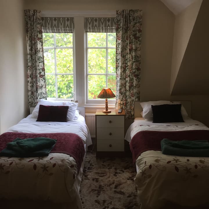Charismatic, Quiet Twin Bedroom - Leicester