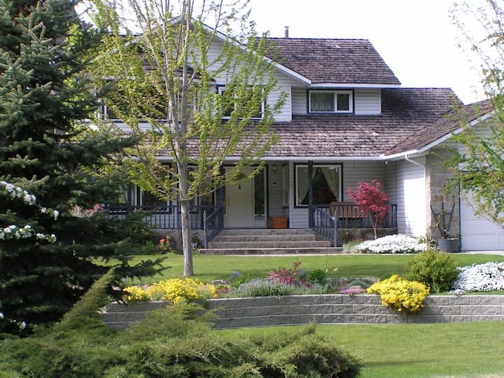 Garden Of Eden Yet Close To Parks, Beach And Ylw - Kelowna