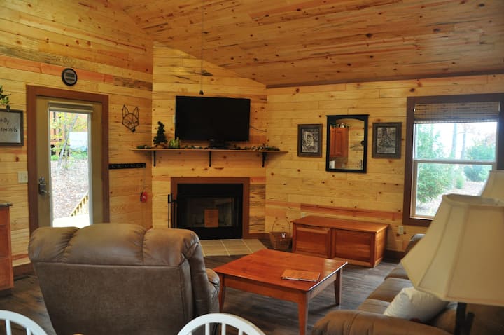 Critter Corner · No Sunday Check Ins Relaxing Gated Cabins  Hot Tub - Alabama