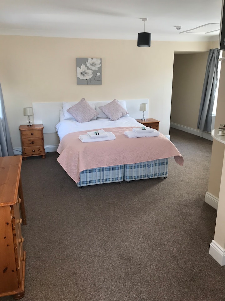 Large, Comfortable Family Suite (2 Rooms) - Kippford