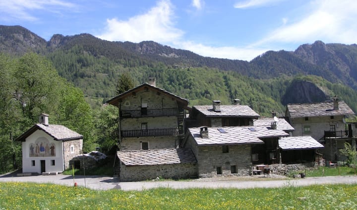Traditional Stone House With Private Yard - Vallée d'Aoste