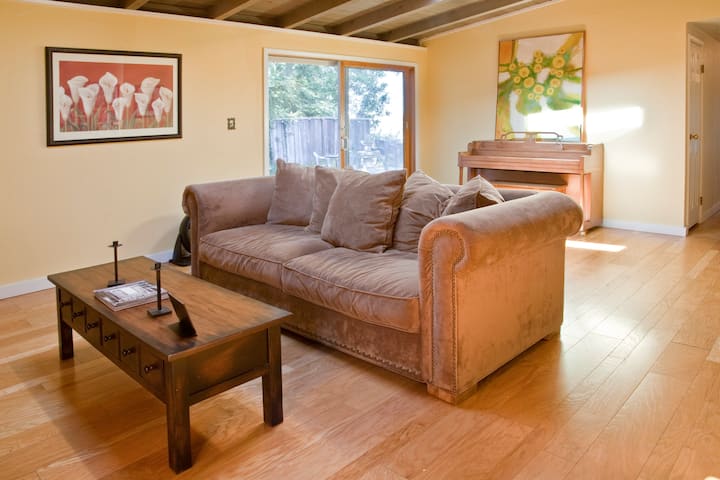 Cozy Room In A Cabin Like House ! - Walnut Creek, CA