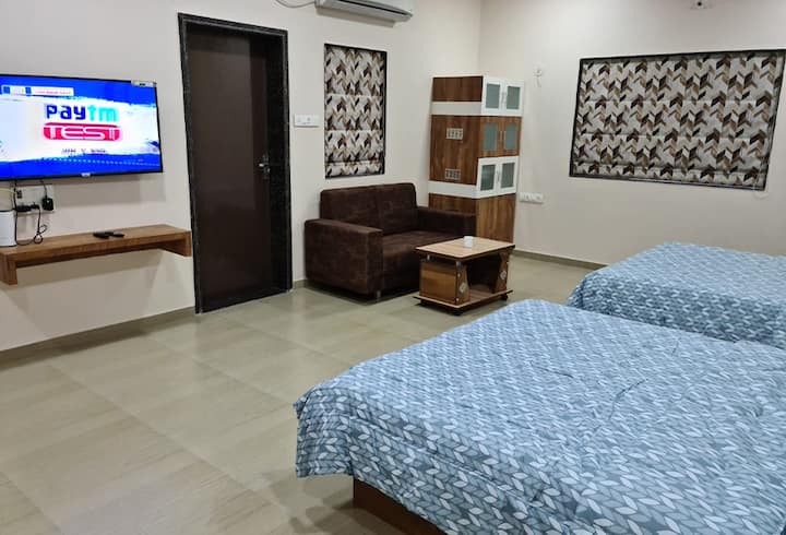 Raman House Room No 301 Two Queen  Beds - Navsari