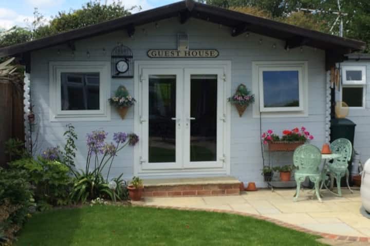 Large Private Cabin Close To Beaches,goodwood Etc - West Wittering