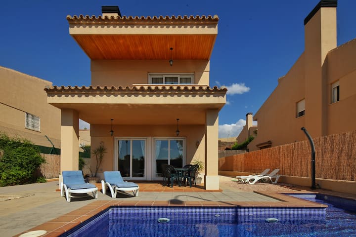 Villa &Pool.sleeps7.otura, Granada. - Dílar