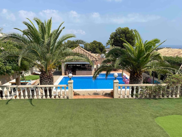 5-bed Villa, With Superb Private Pool, Bar & Bbq - Palma Nova