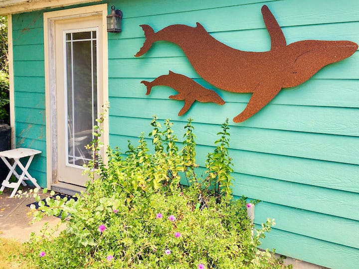 Free Ev Charge! Gray Whale Cottage W Jumbo Bathtub - Eureka, CA