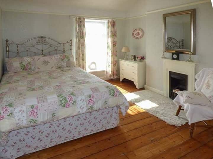 Bed And Breakfast Large Double Bedroom Pembrey - Burry Port