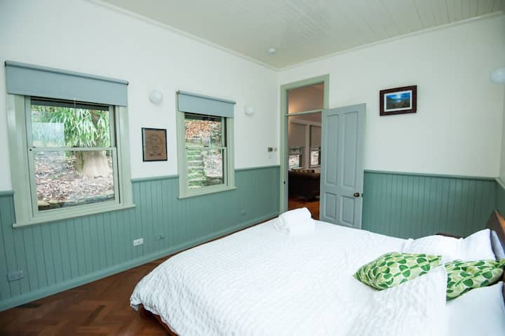 Leafy Sea Cottage - Beach Escape! - Stanwell Tops