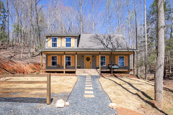 Stylish Cabin Within A Mile Of Town Square - Dahlonega, GA