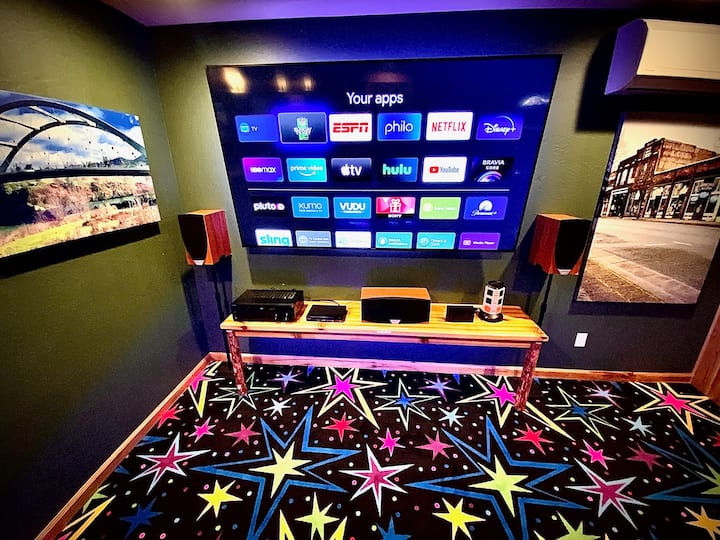 Cedar Mountain Suite A -Home Theater, Gamer Ready! - Grants Pass, OR