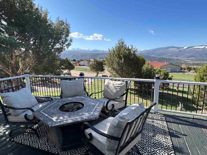 Peaceful 3 Bedroom Overlooking Town Of Eagle! - イーグル, CO