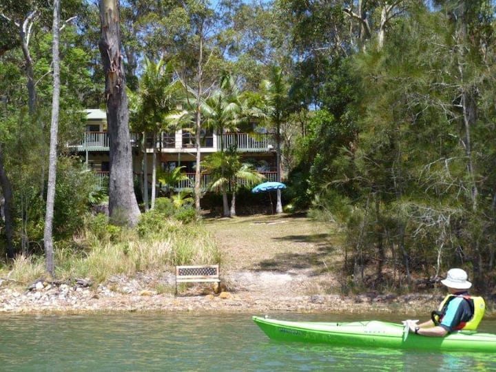 Aero  Absolute Waterfront  Perfect Family House - Smiths Lake