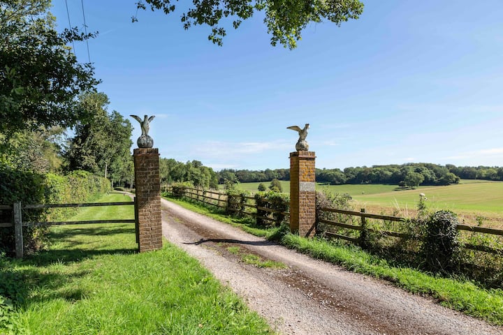 In Grounds Of Dower House On Large Country Estate - Alton