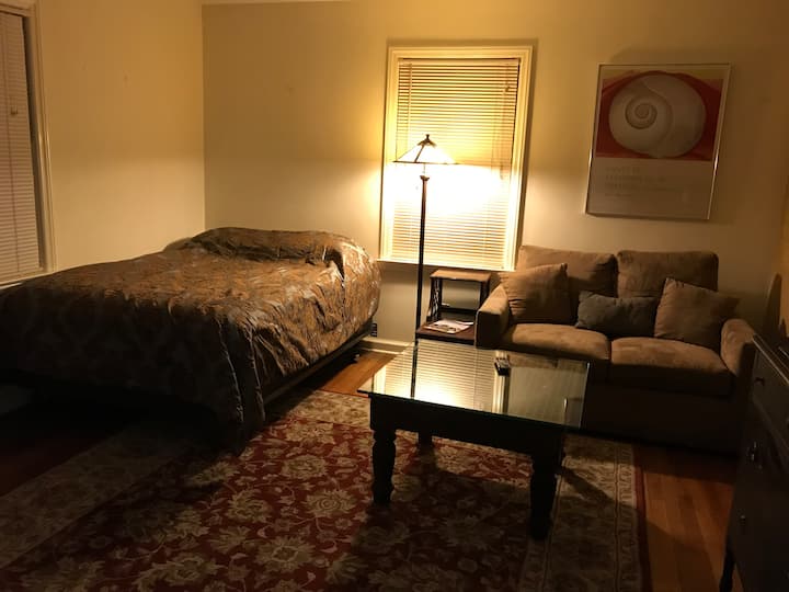 Two Rooms For Groups Of Three Next To Arboretum. - Stamford
