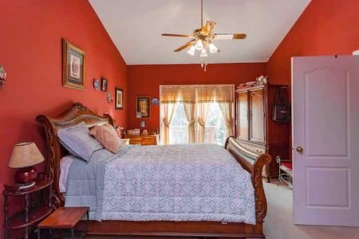 One Bdrm Beautiful Comfortable Master Bedroom Zen - Franklin, TN