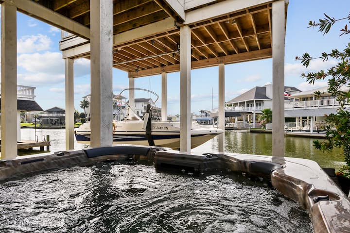 Waterfront 4 Bdrm Home With Hot Tub On Wide Canal! - Jamaica Beach, TX