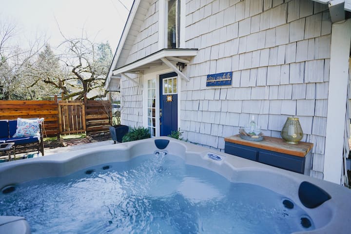 *Silver Falls Cottage* Hot Tub - 2 Miles From Park - Silver Falls State Park, Oregon