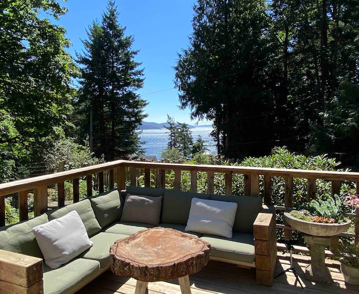 Heritage Cottage With Ocean View & Outdoor Tub - Bowen Island
