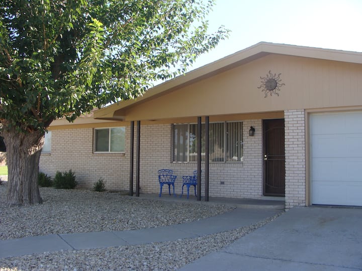 Sunshine House Near Nmsu, Spacious And Cozy - Las Cruces, NM