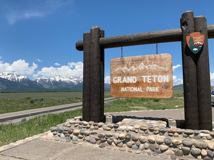 Wolves & Wildflowers—grand Teton Retreat - Jackson Hole, WY