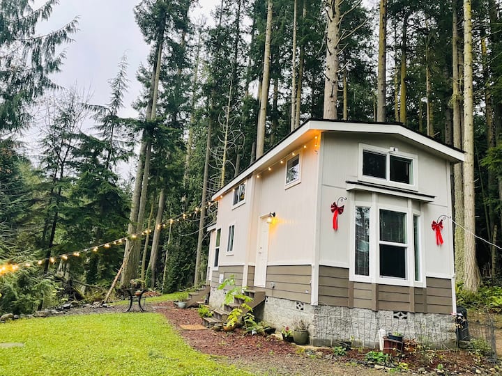 Eagles Nest Tiny House - In Forest With Views - ポート・タウンセンド, WA