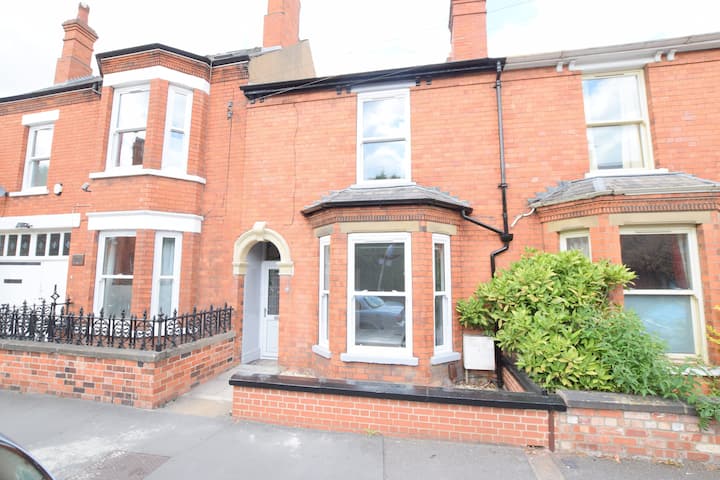 Fully Refurbished, 4 Bedroom, Victorian Property - Lincoln
