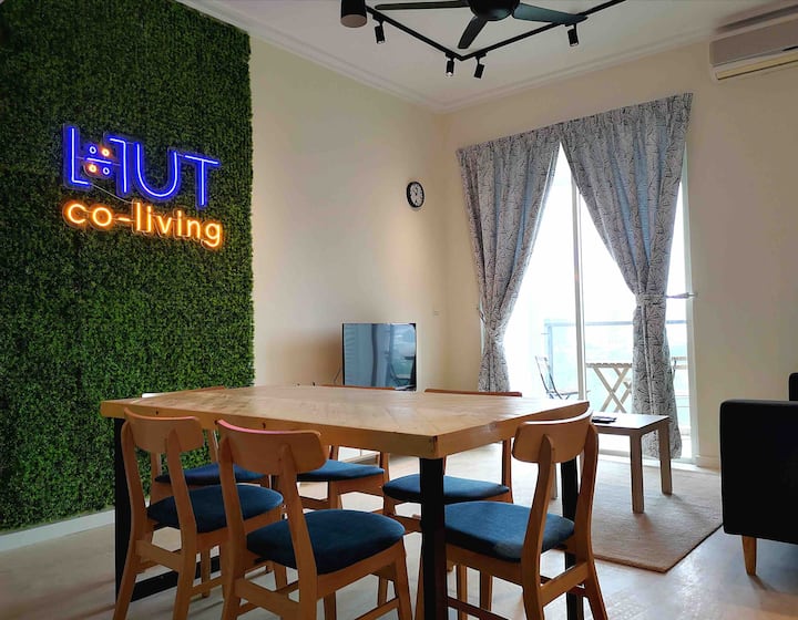 #3 Twin Room @ Hut Co-living Trx | 500 Mbps Wifi - Kuala Lumpur