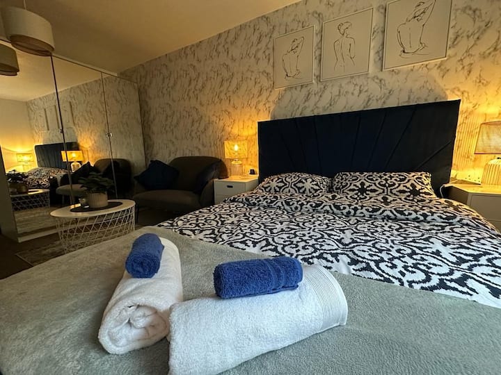 Luxury 2 Bedroom Apartment ! - Croydon