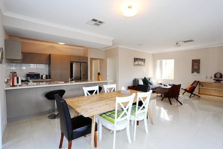 Nice And Beautiful Home Ready For Your Journey - Gosnells